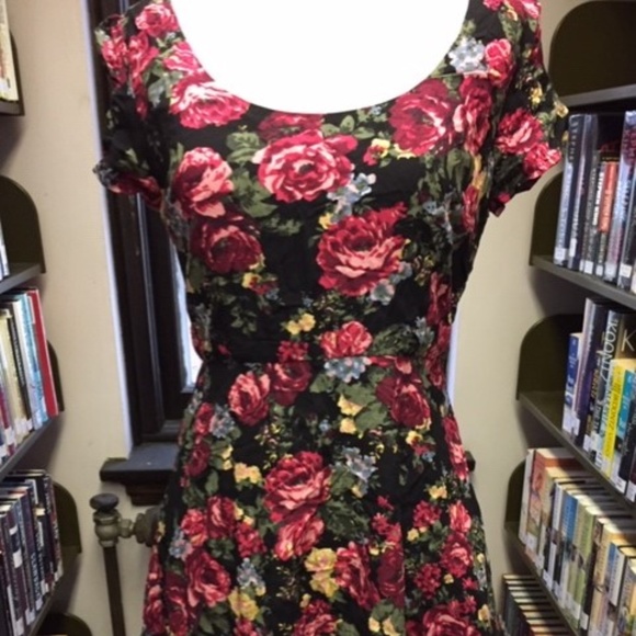 Forever 21 Dresses & Skirts - Forever 21 Mini Floral Dress Zip Up Back